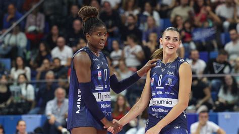 Alessia Orro Myriam Fatime Sylla célèbre sa victoire contre la Turquie